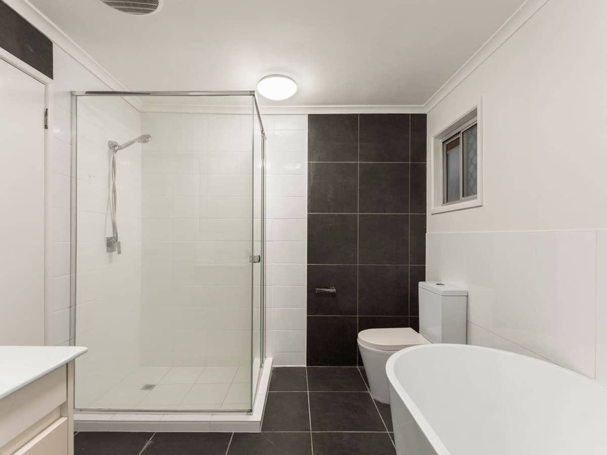 24 Adelaide Circuit, BEENLEIGH - Thumbnail 6