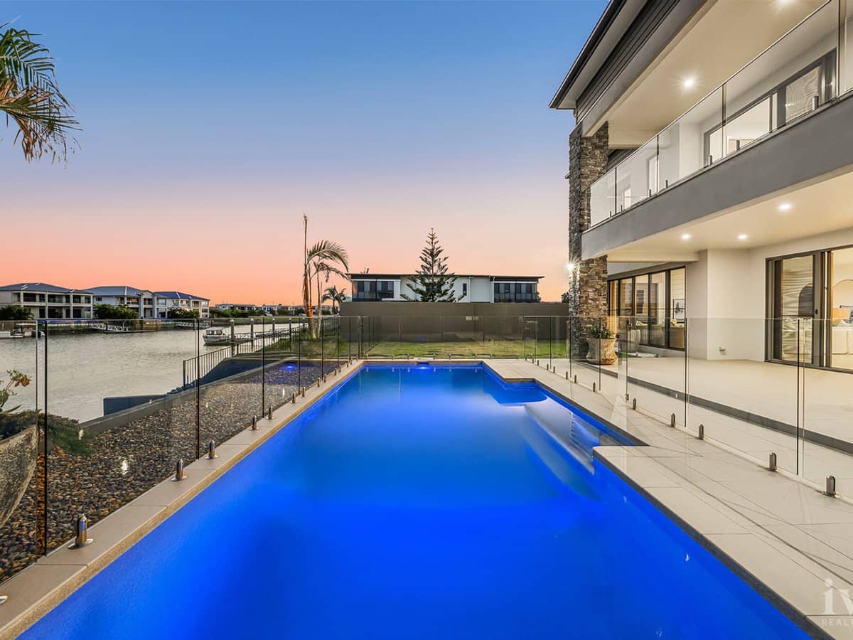 1048 Edgecliff Place, Sanctuary Cove - Thumbnail 1