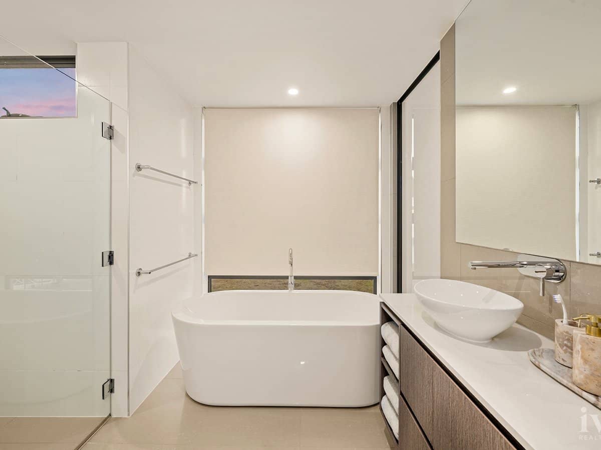 1048 Edgecliff Place, Sanctuary Cove - Thumbnail 18