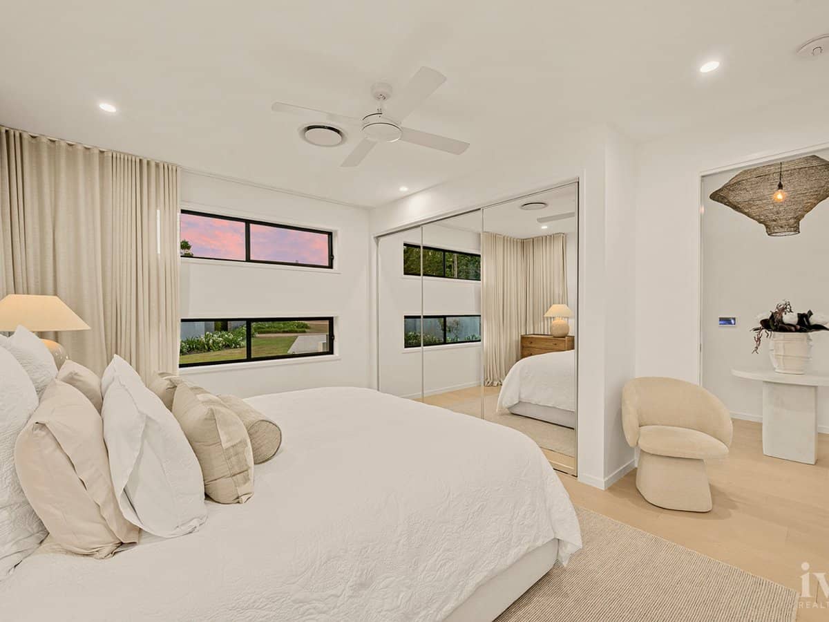 1048 Edgecliff Place, Sanctuary Cove - Thumbnail 24