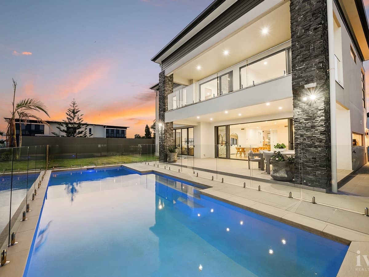 1048 Edgecliff Place, Sanctuary Cove - Thumbnail 27