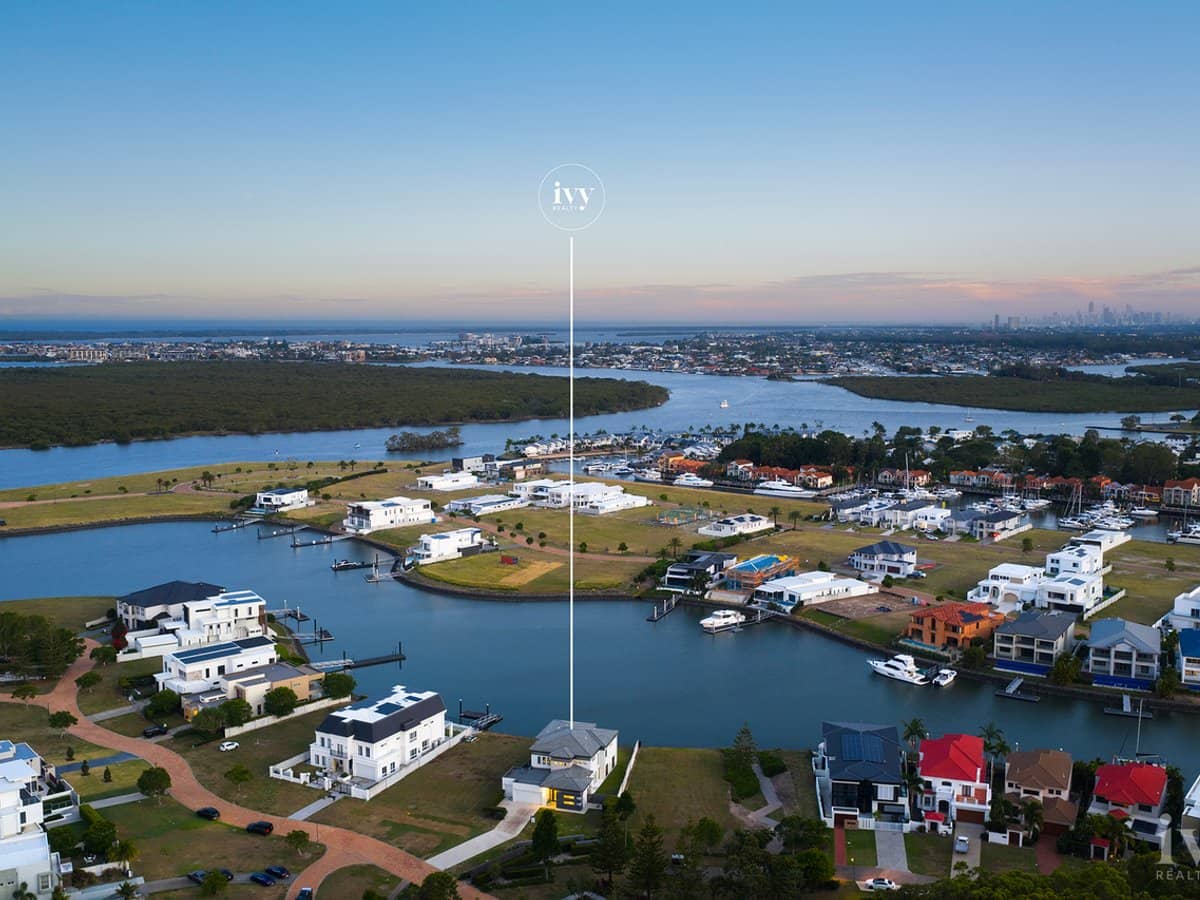 1048 Edgecliff Place, Sanctuary Cove - Thumbnail 29