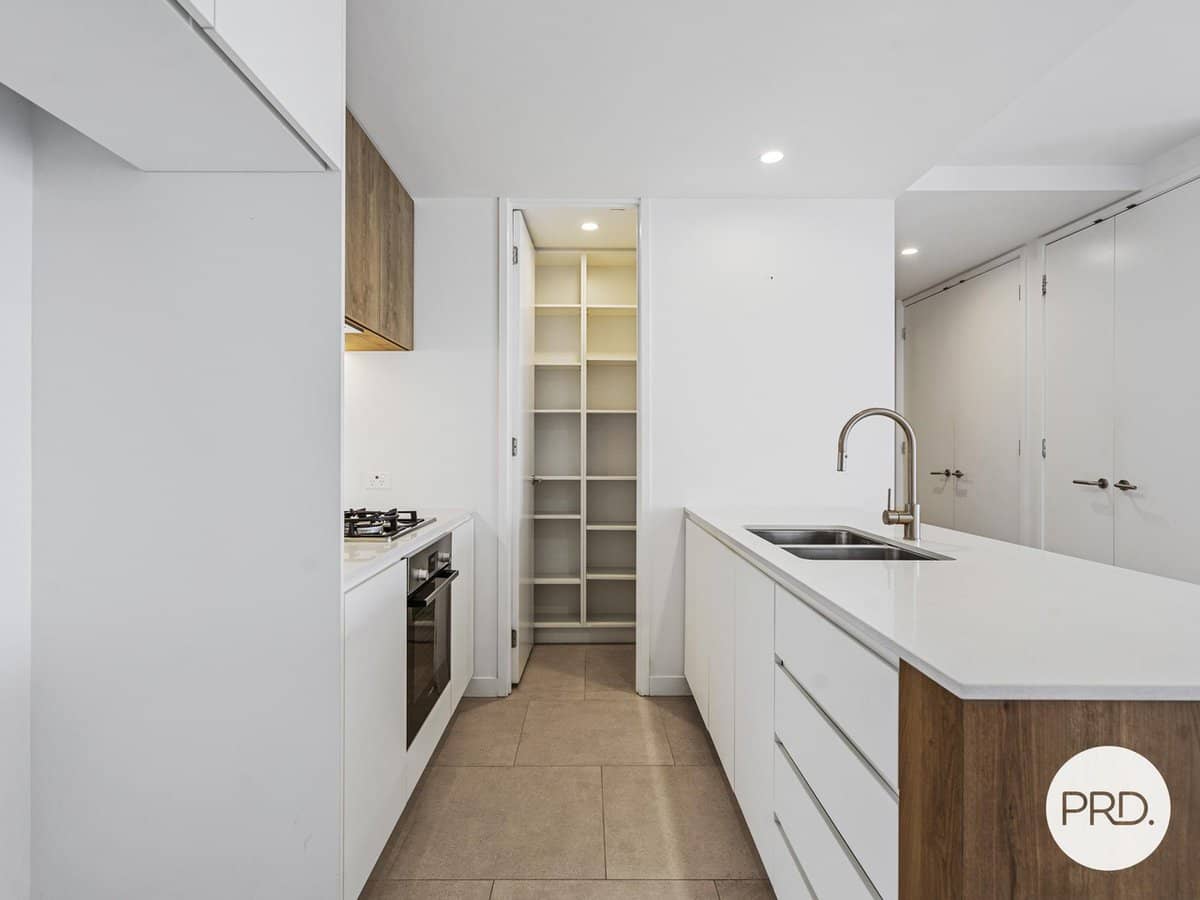 8 Churchill Street, COOLANGATTA - Thumbnail 5