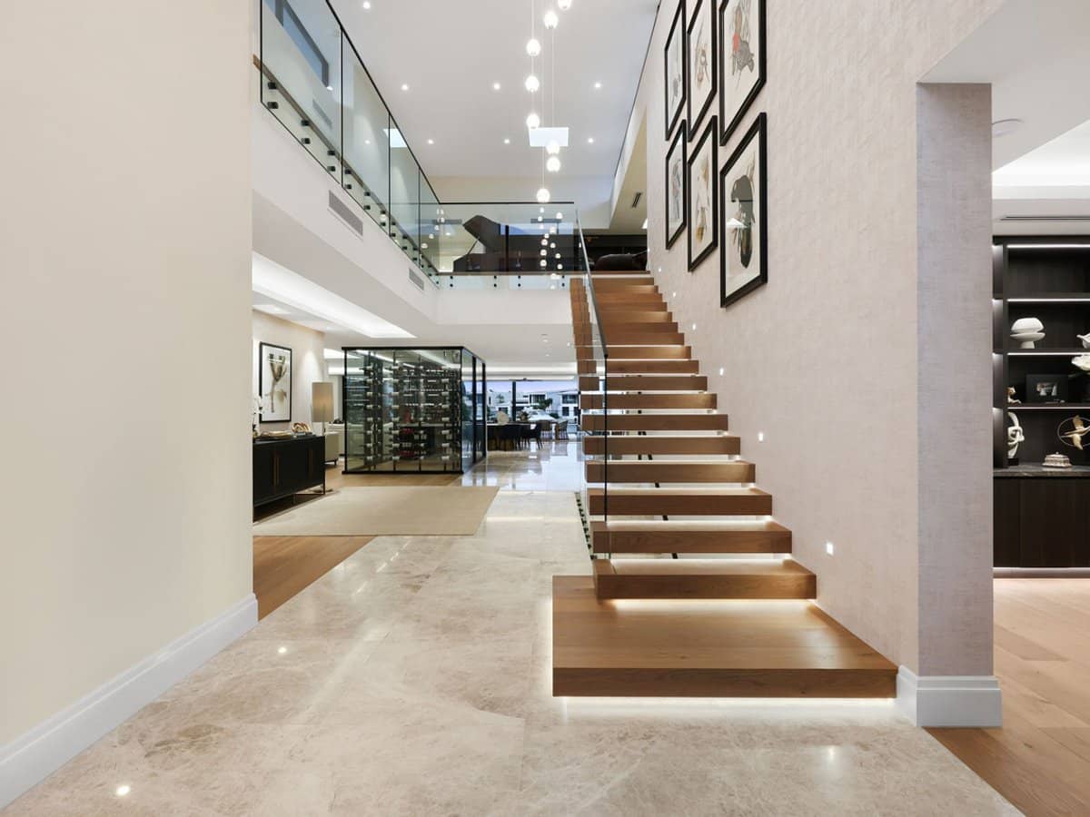 1033 Edgecliff Place, Sanctuary Cove - Thumbnail 2