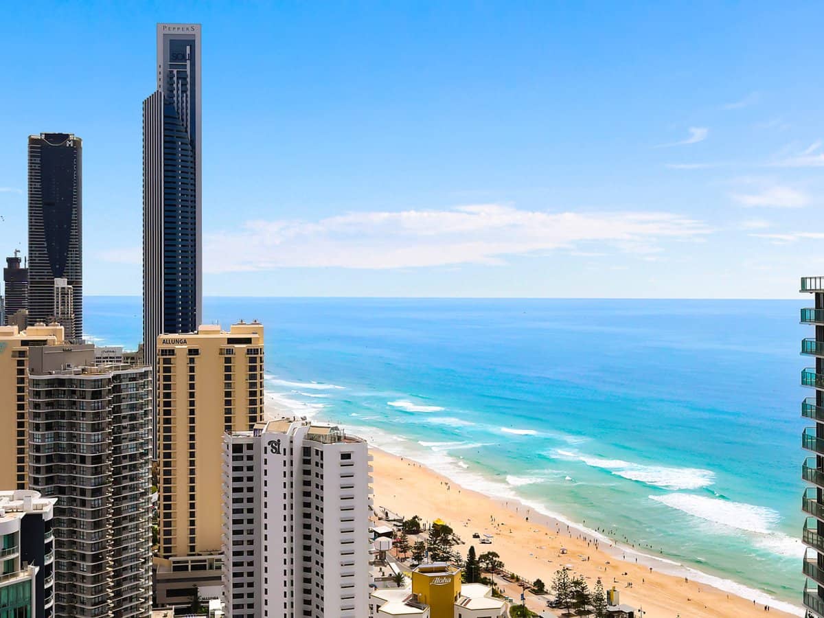 9 Hamilton Avenue, SURFERS PARADISE - Thumbnail 2