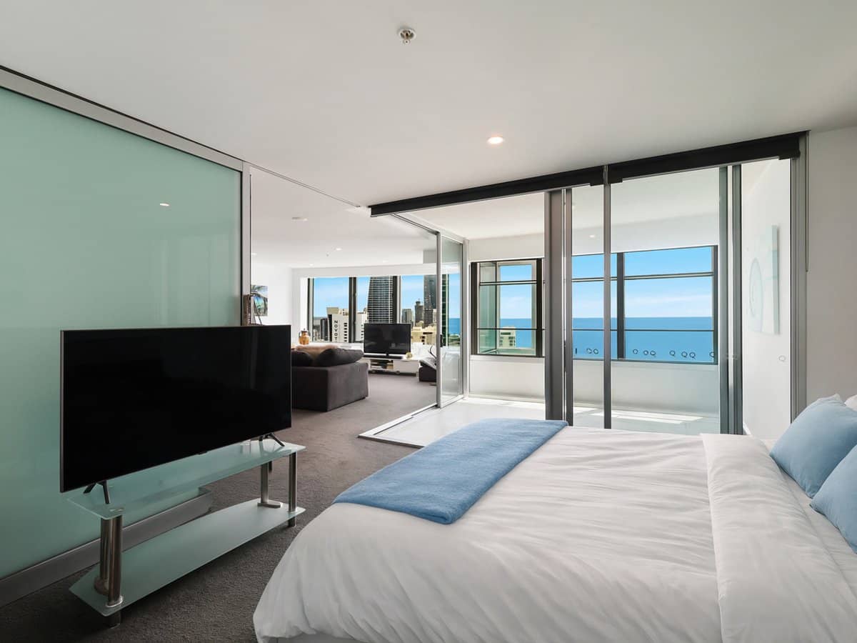 9 Hamilton Avenue, SURFERS PARADISE - Thumbnail 5