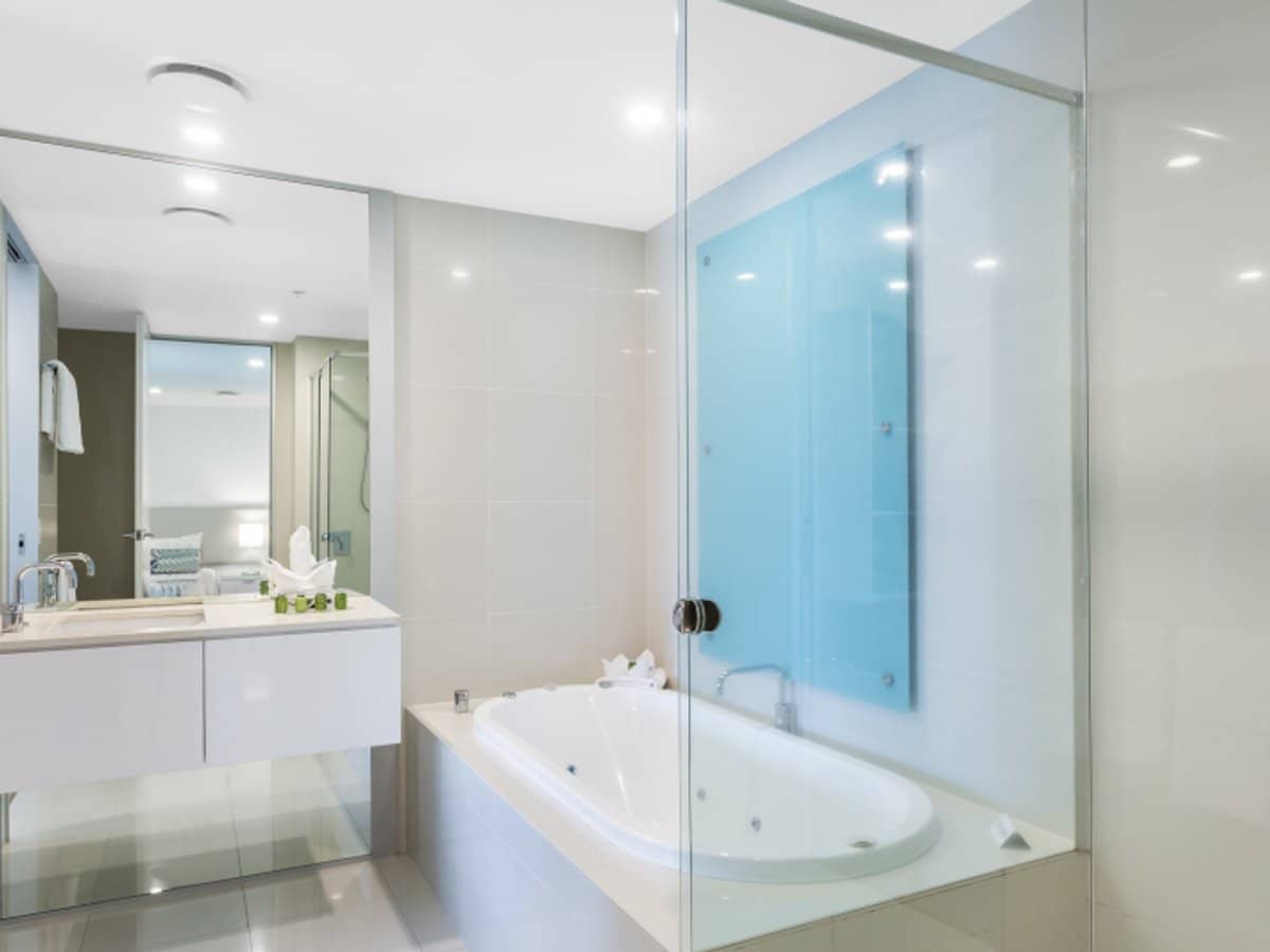 9 Hamilton Avenue, SURFERS PARADISE - Thumbnail 8