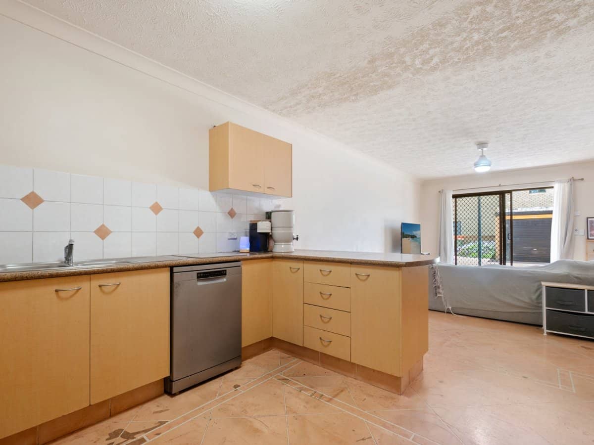 20 Duet Drive, MERMAID WATERS - Thumbnail 5