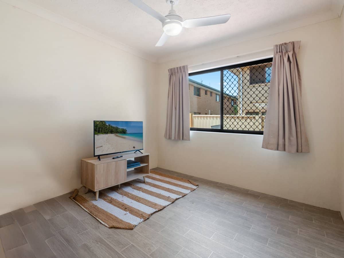 20 Duet Drive, MERMAID WATERS - Thumbnail 9