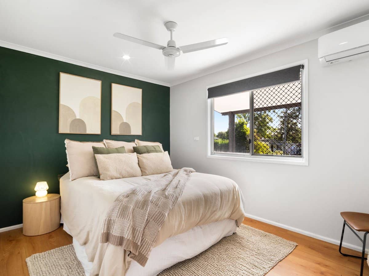 7 Dion Drive, EAGLEBY - Thumbnail 1