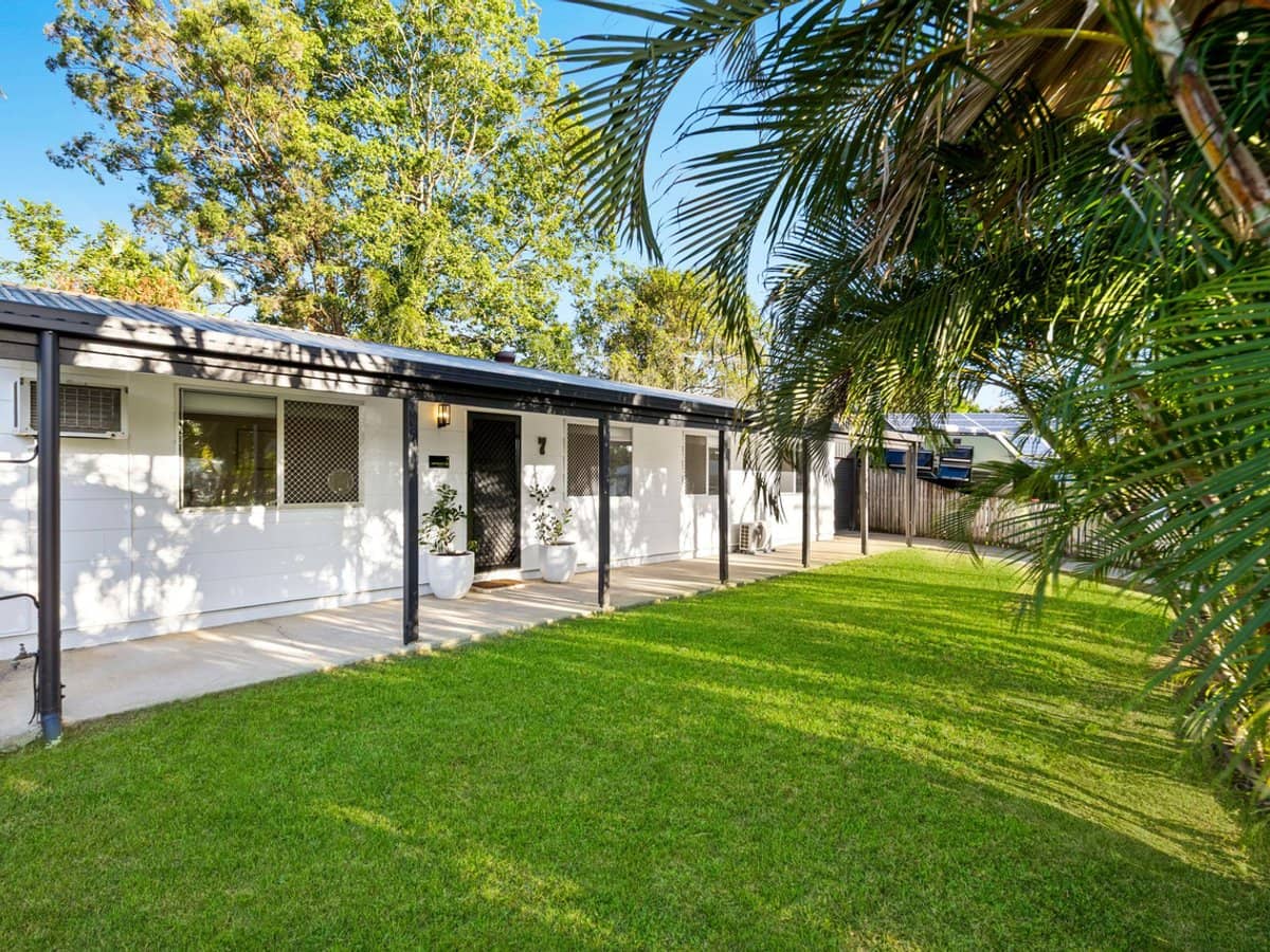 7 Dion Drive, EAGLEBY - Thumbnail 3