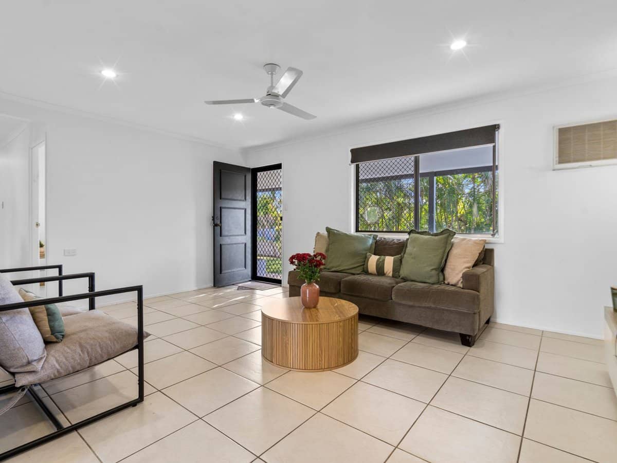 7 Dion Drive, EAGLEBY - Thumbnail 6
