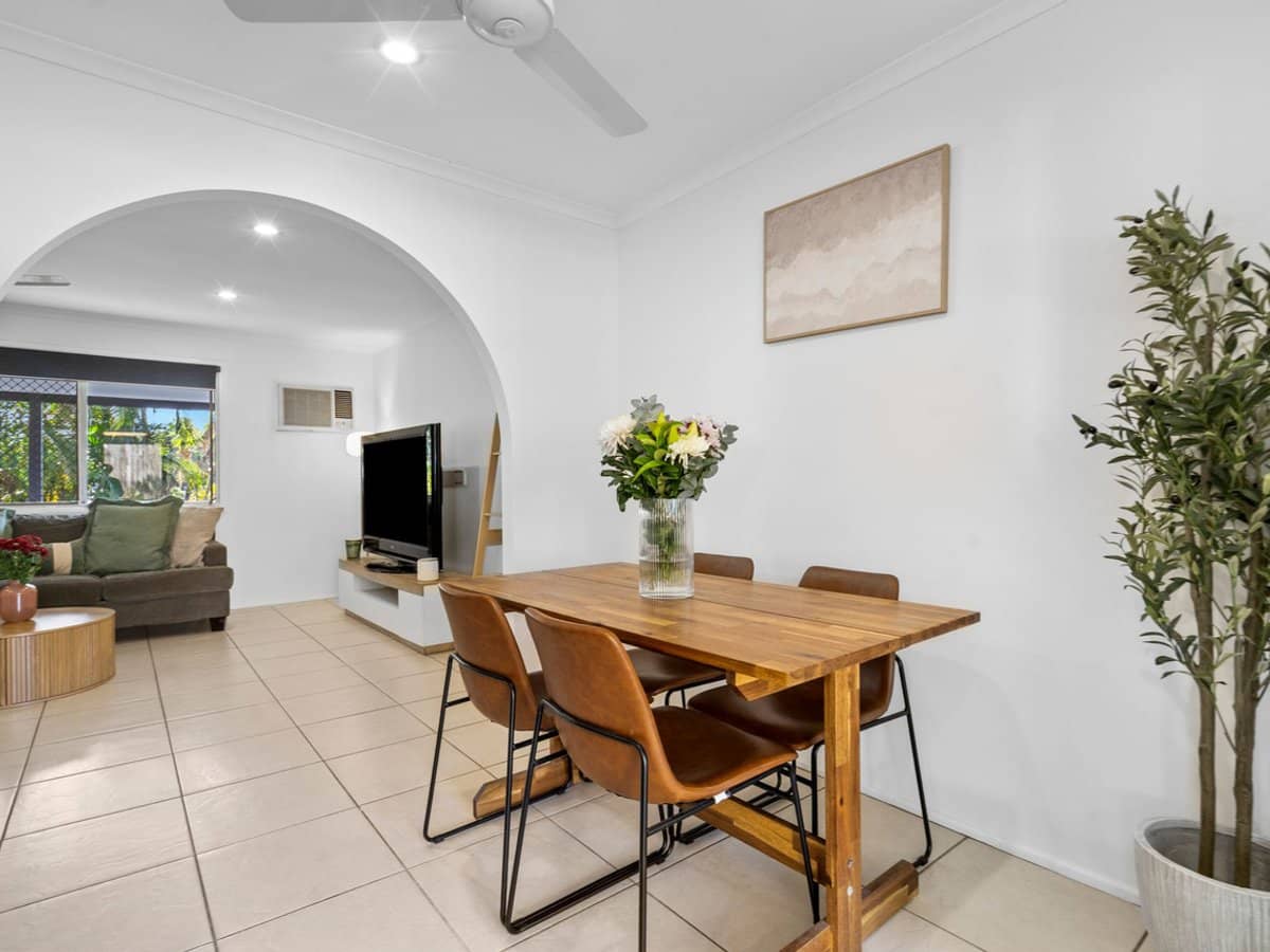 7 Dion Drive, EAGLEBY - Thumbnail 7