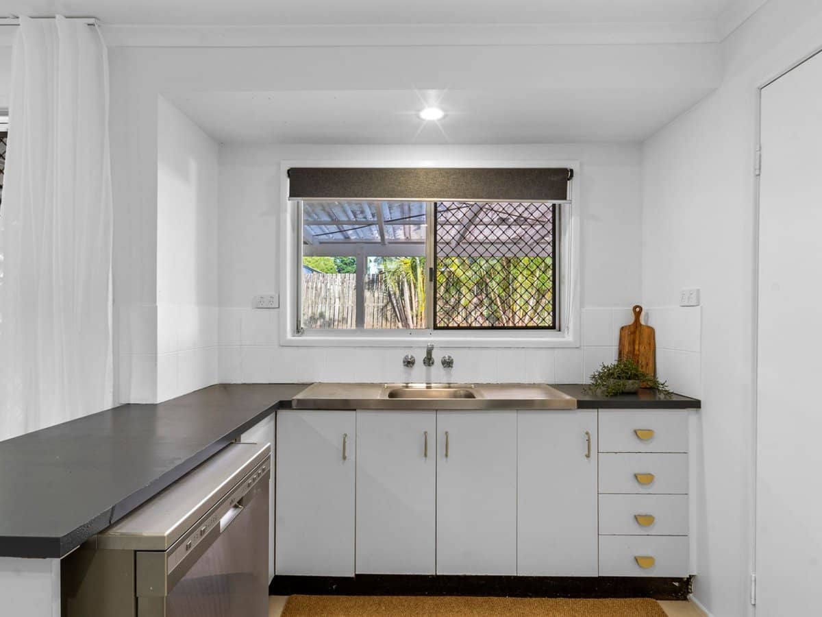 7 Dion Drive, EAGLEBY - Thumbnail 10
