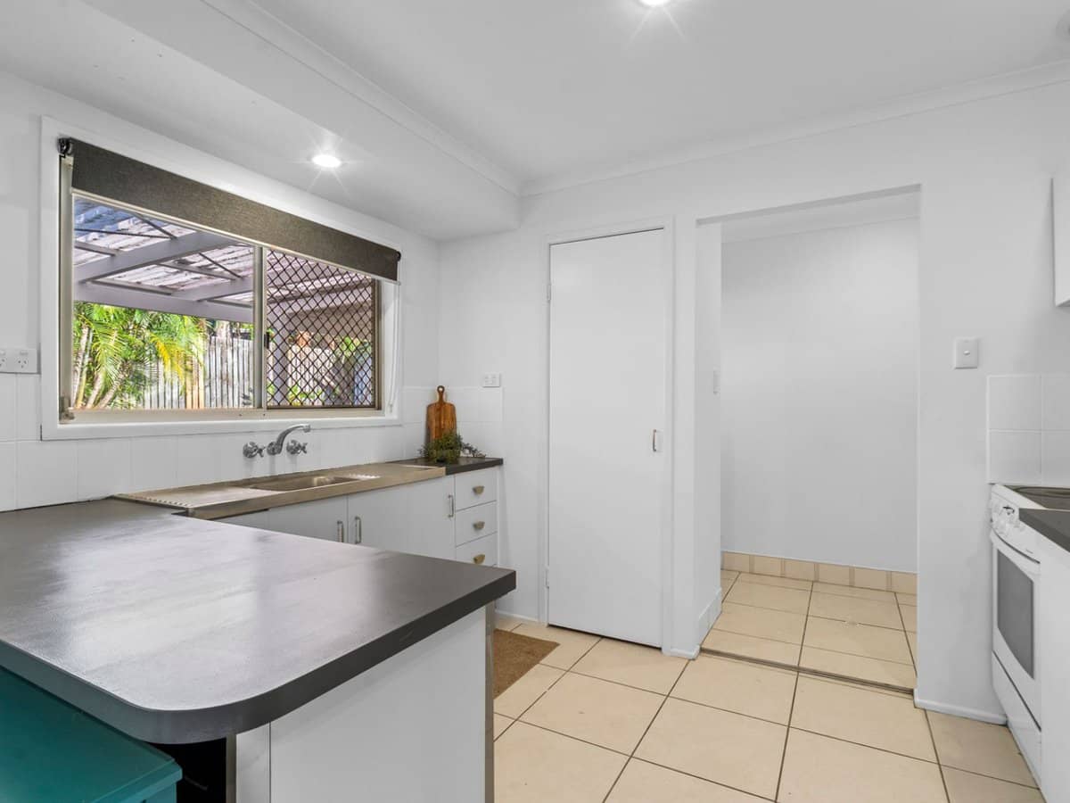7 Dion Drive, EAGLEBY - Thumbnail 11