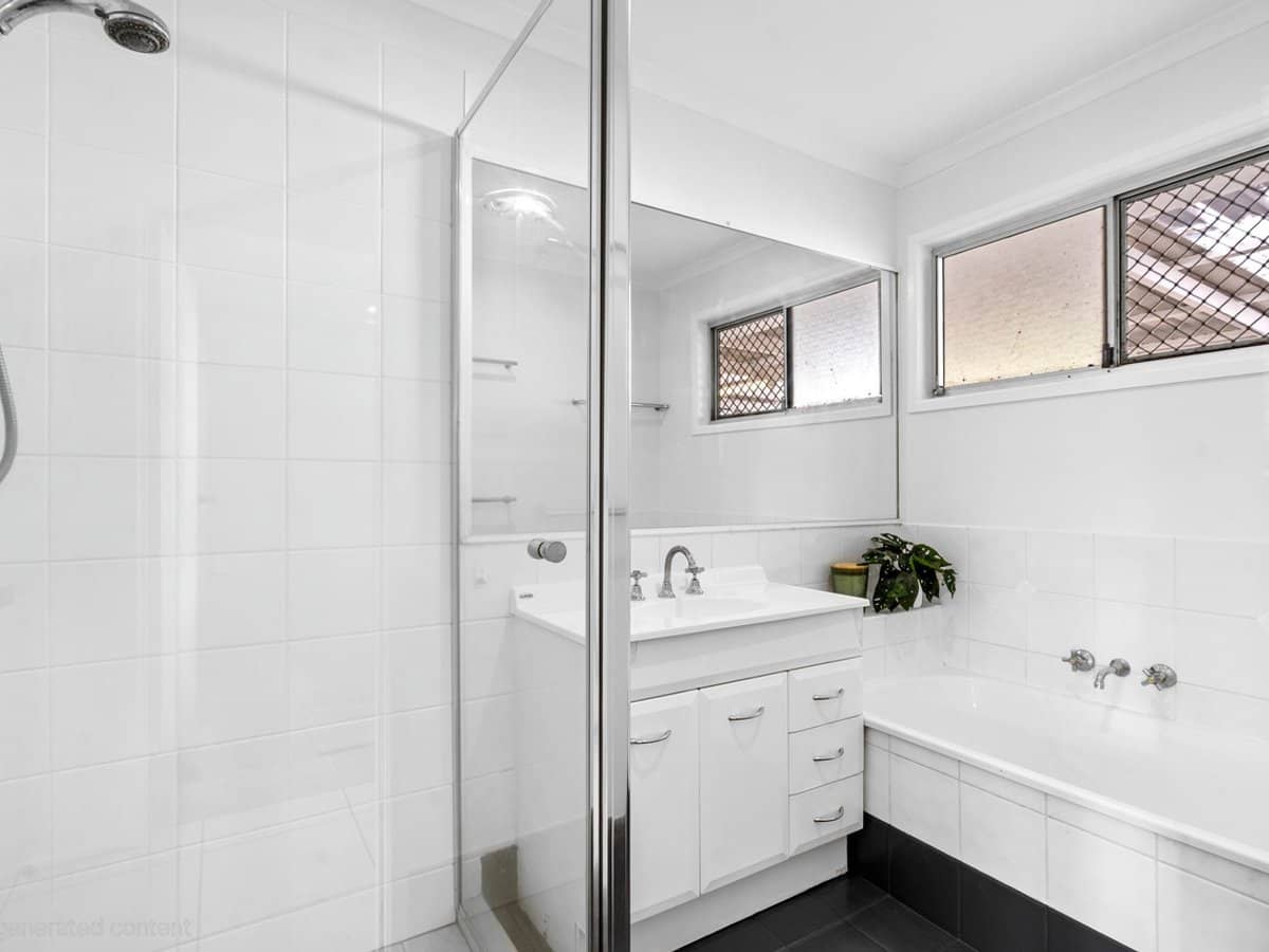 7 Dion Drive, EAGLEBY - Thumbnail 18