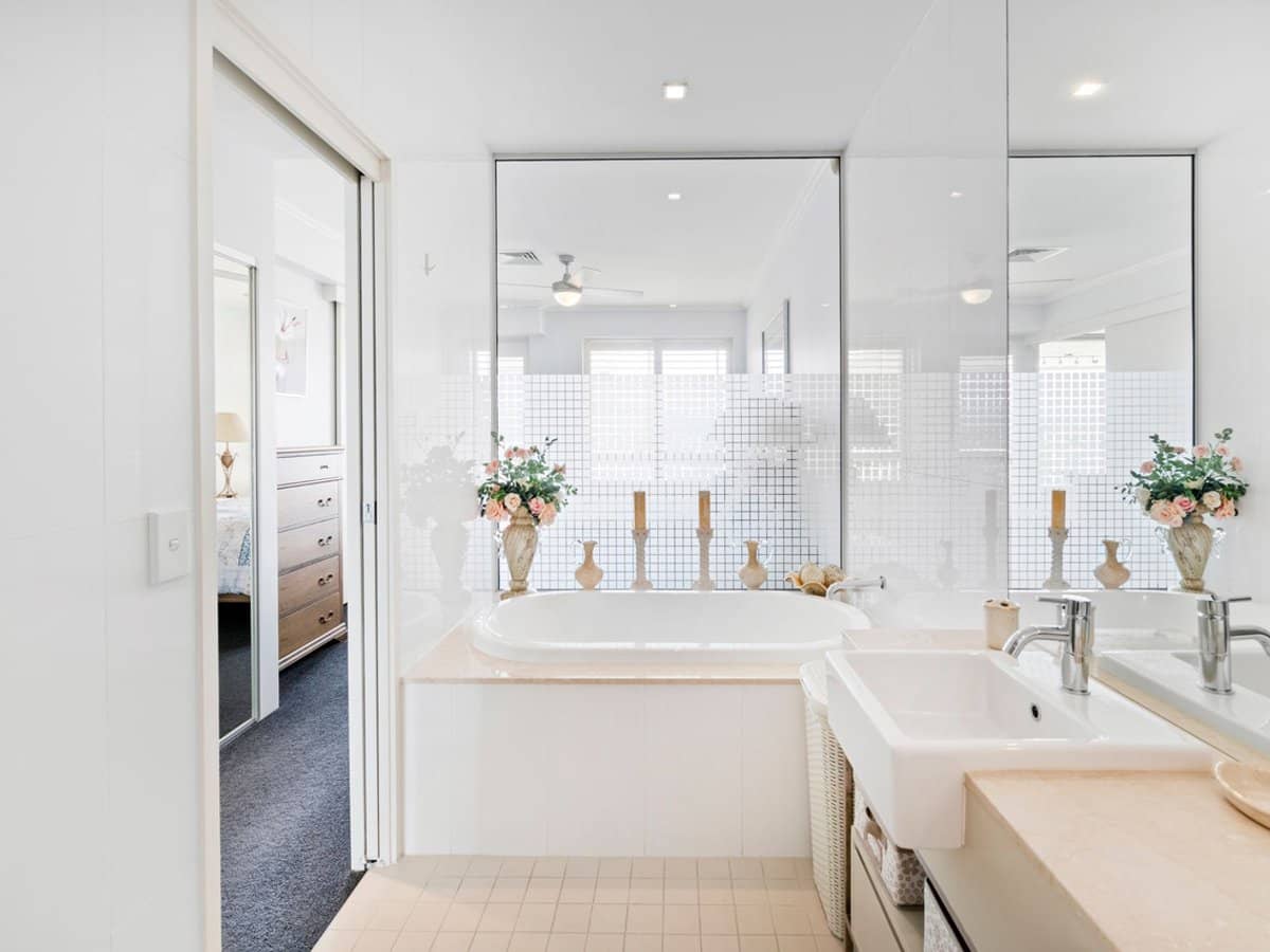 1 Rialto Quay Drive, Hope Island - Thumbnail 15