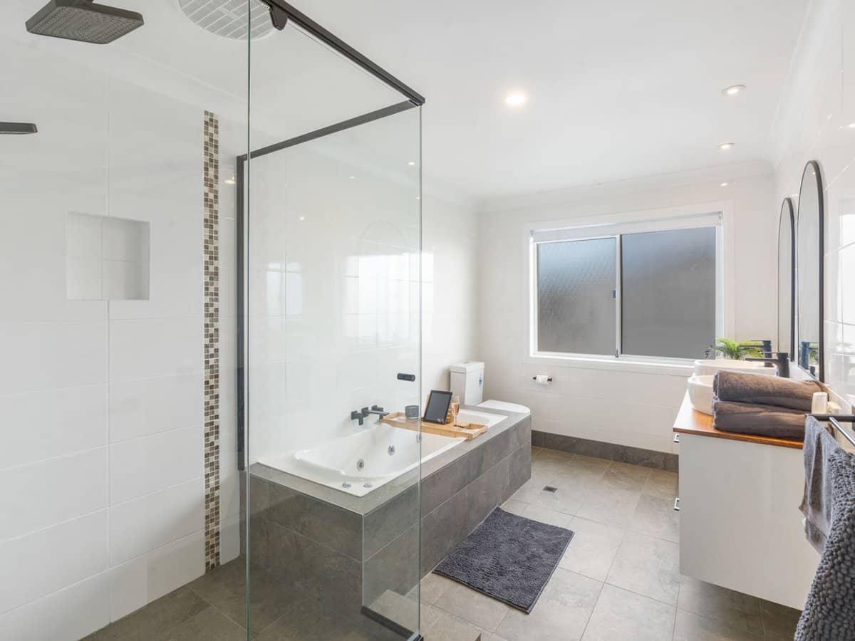 5 Village Low Road, Benowa Waters - Thumbnail 25