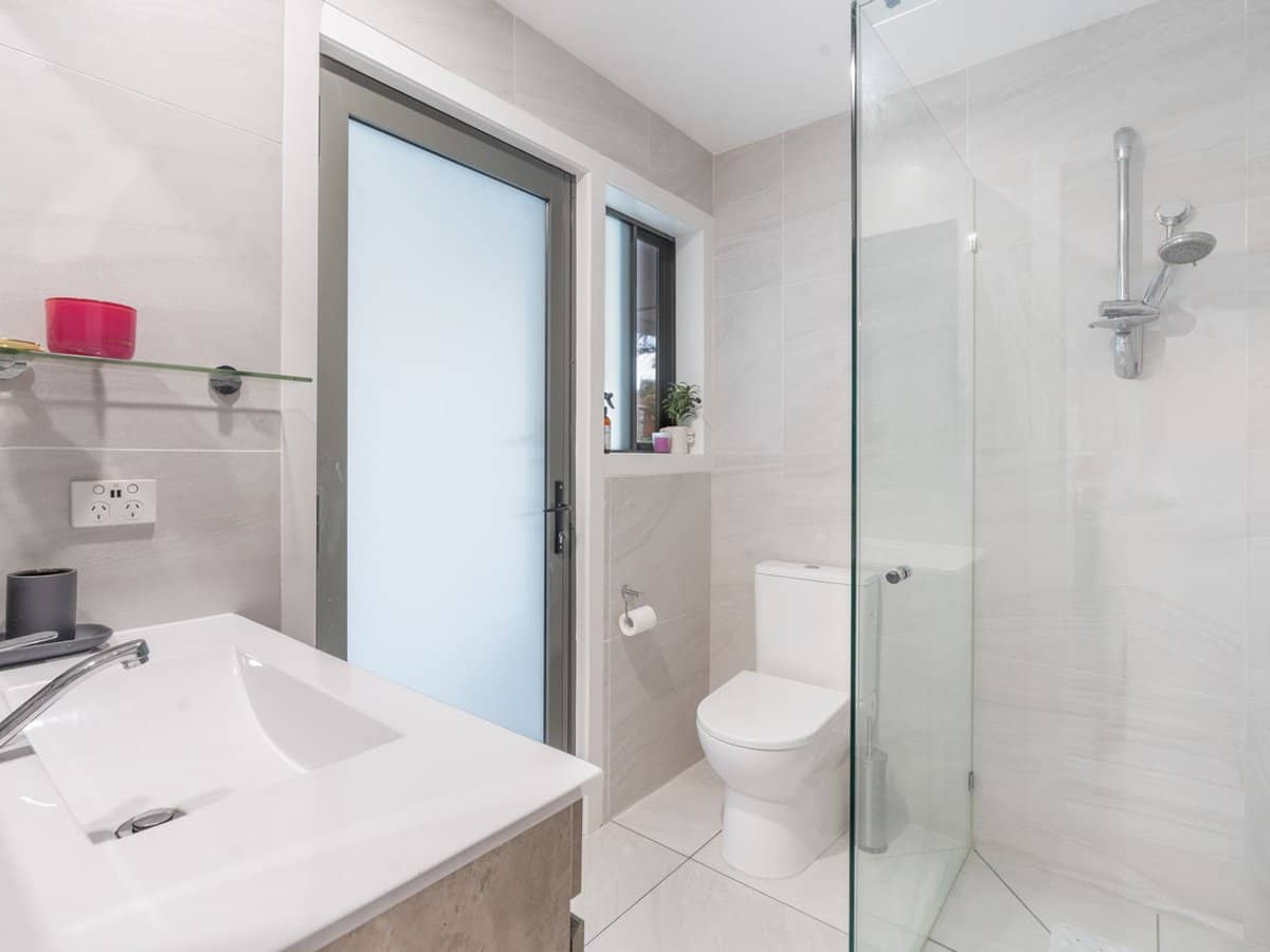 5 Village Low Road, Benowa Waters - Thumbnail 26