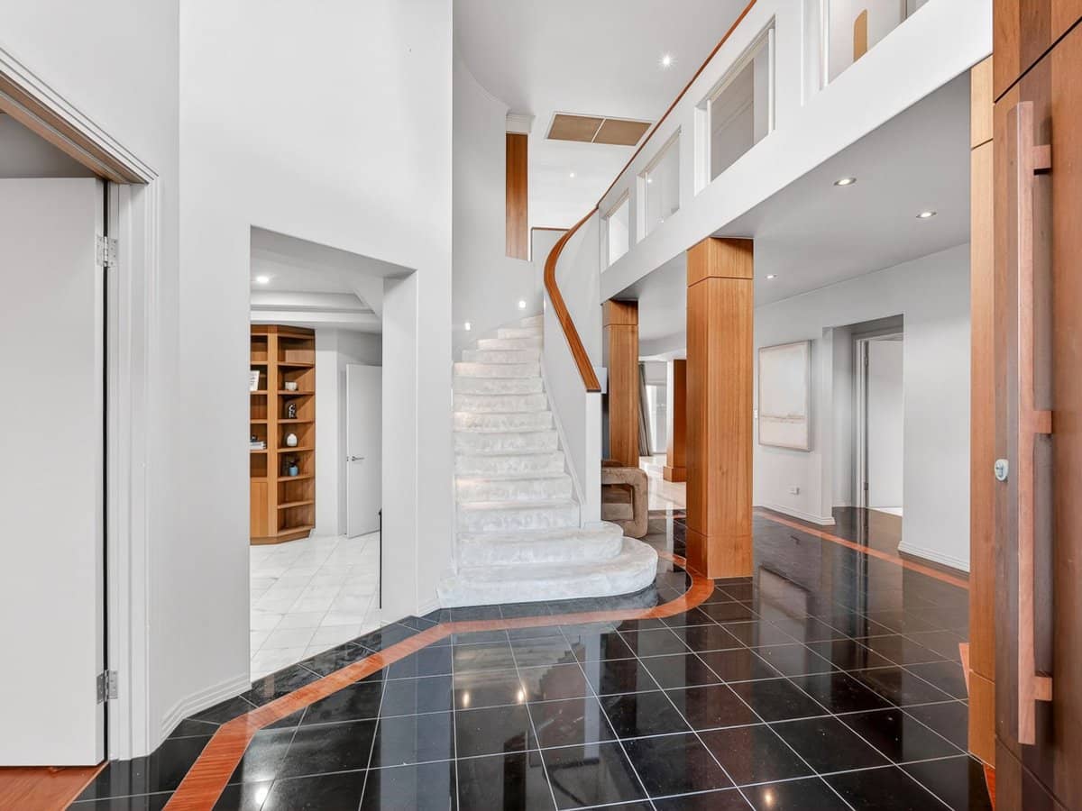 12 San Simeon Drive, Clear Island Waters - Thumbnail 2