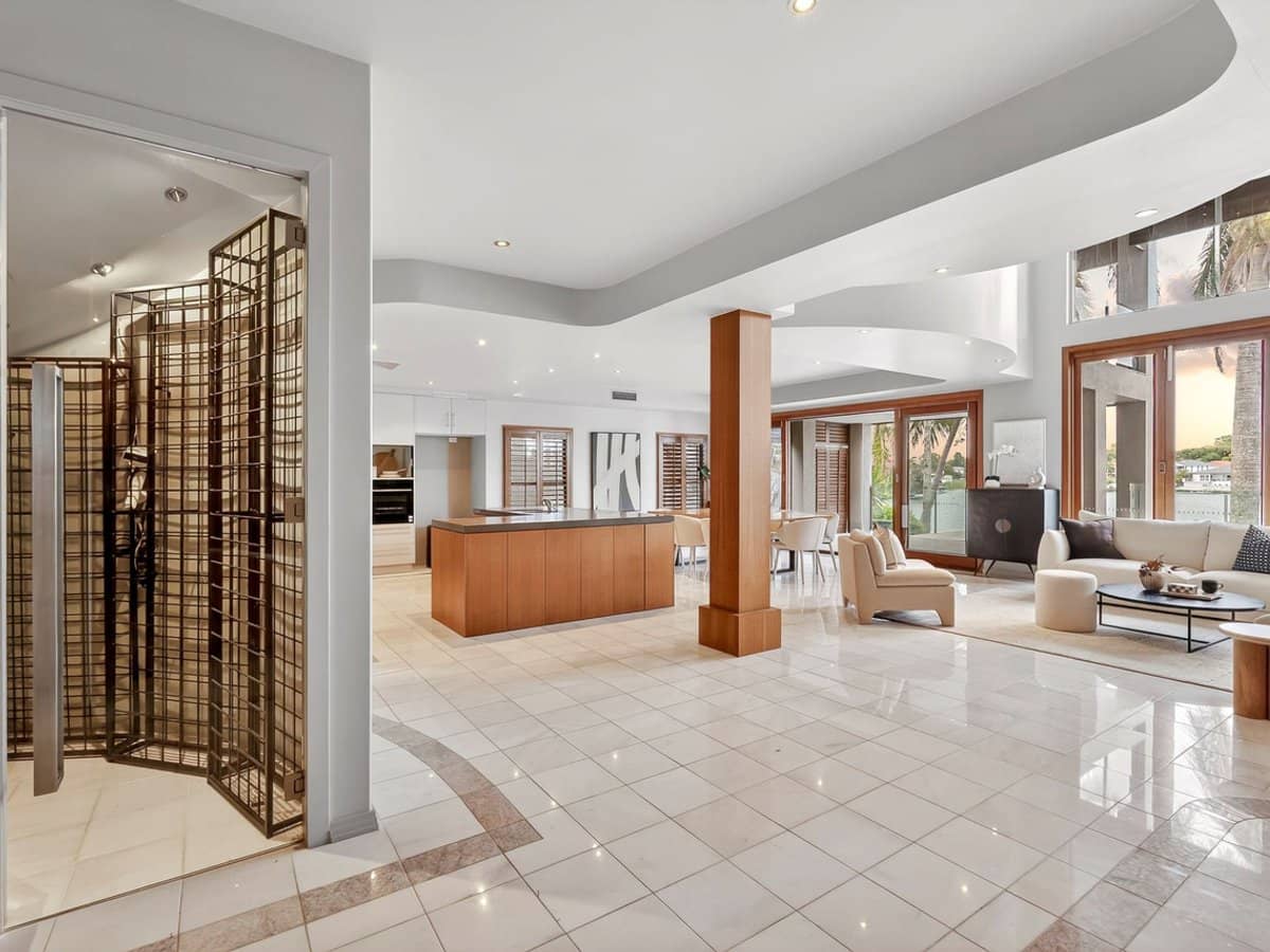 12 San Simeon Drive, Clear Island Waters - Thumbnail 3