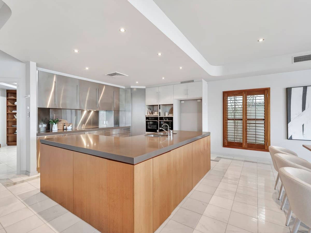 12 San Simeon Drive, Clear Island Waters - Thumbnail 8