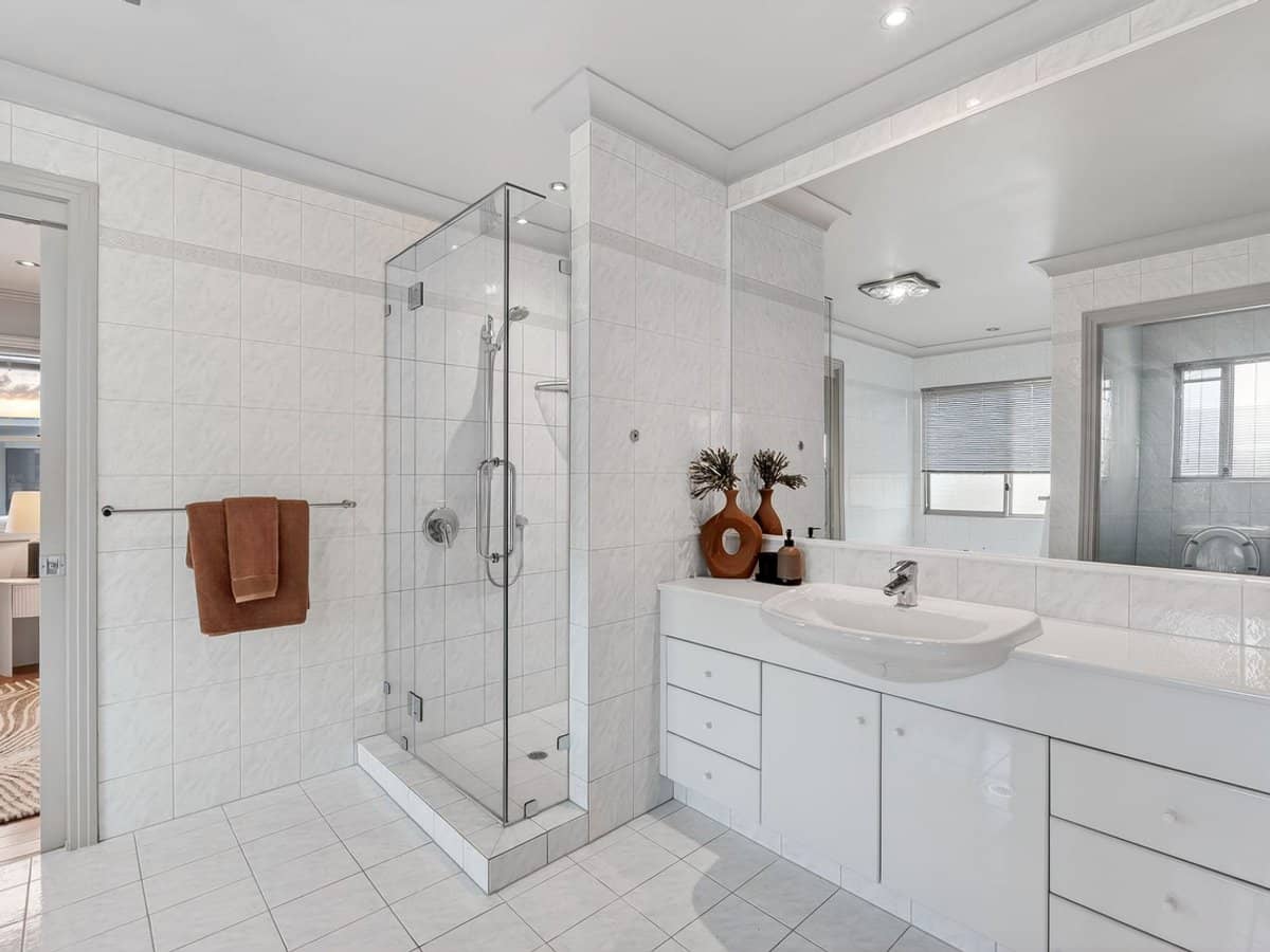 12 San Simeon Drive, Clear Island Waters - Thumbnail 22