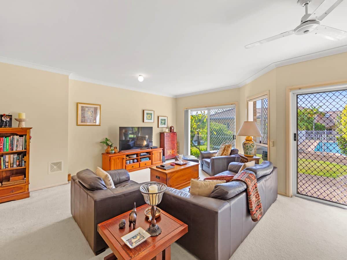 8-14 Saint Ives Drive, ROBINA - Thumbnail 2