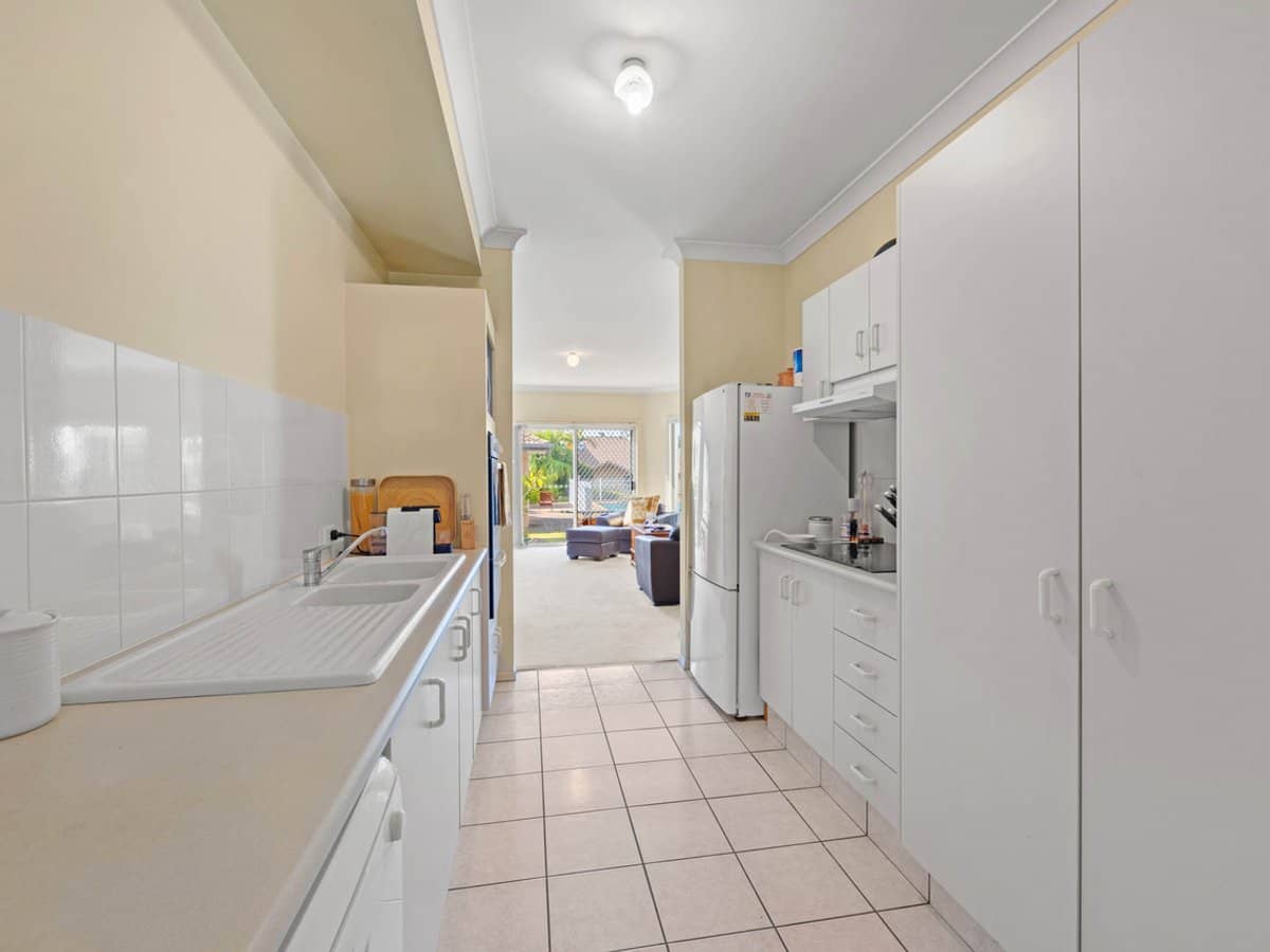 8-14 Saint Ives Drive, ROBINA - Thumbnail 4