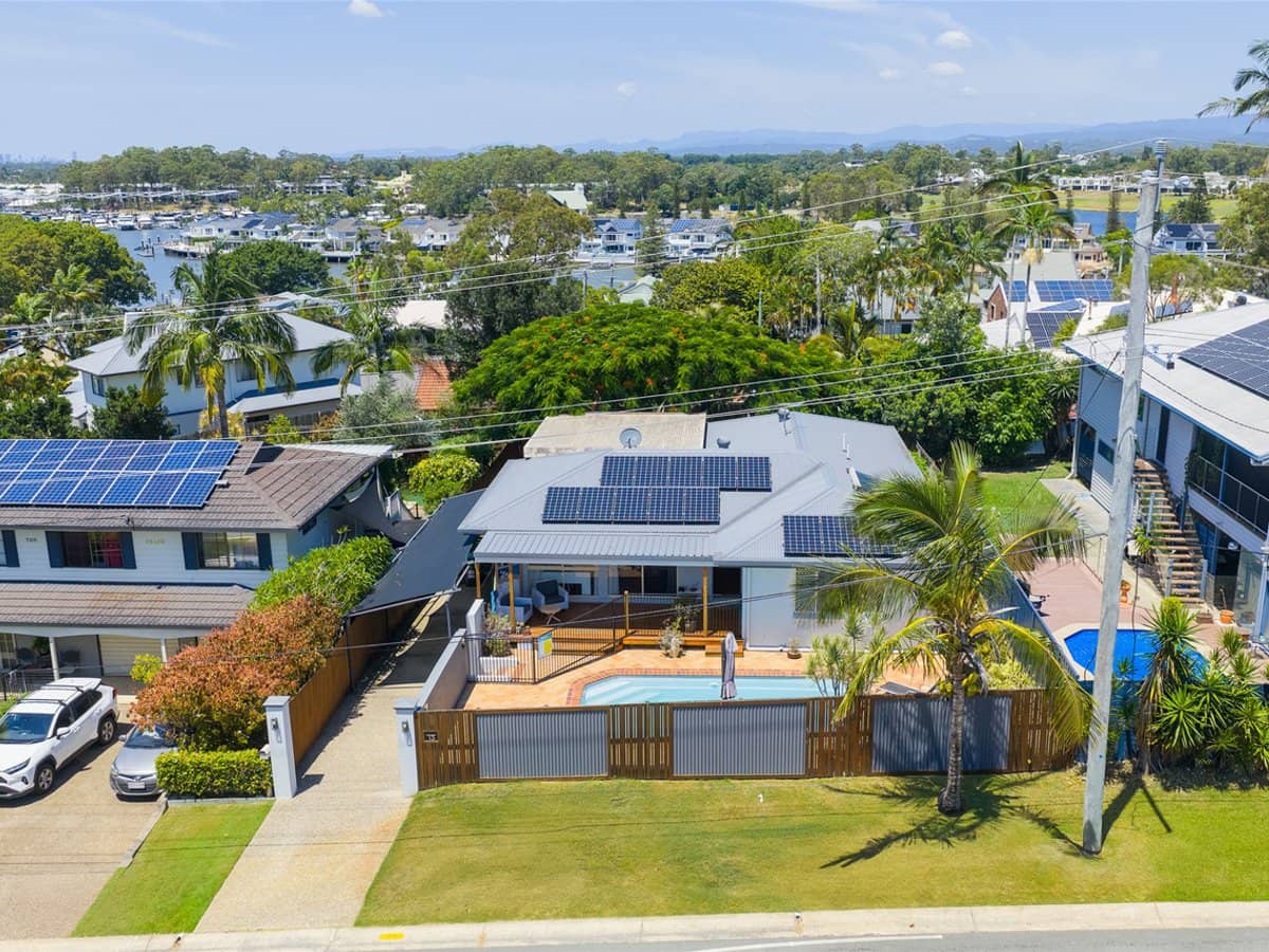 13 Tooraneedin Road, COOMERA WATERS - Thumbnail 2