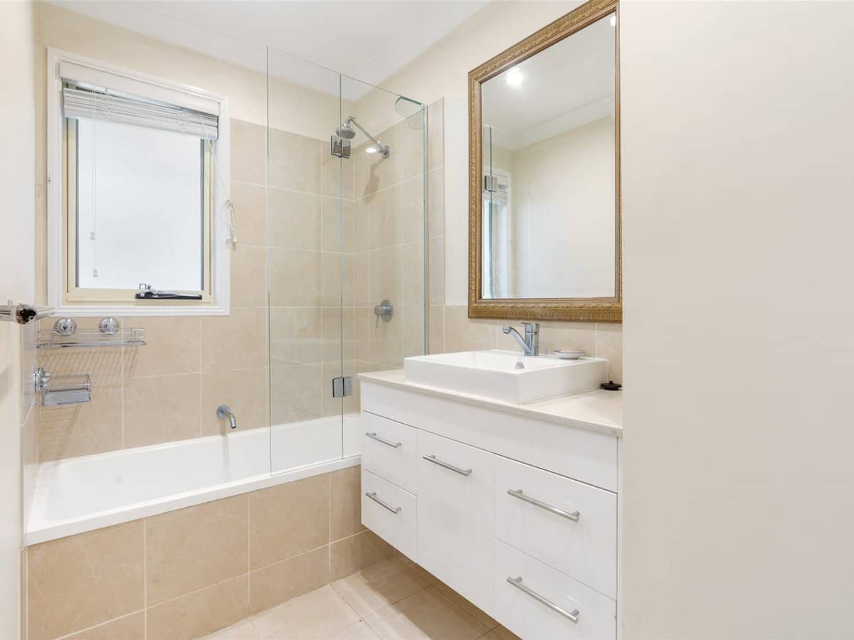 13 Tooraneedin Road, COOMERA WATERS - Thumbnail 8