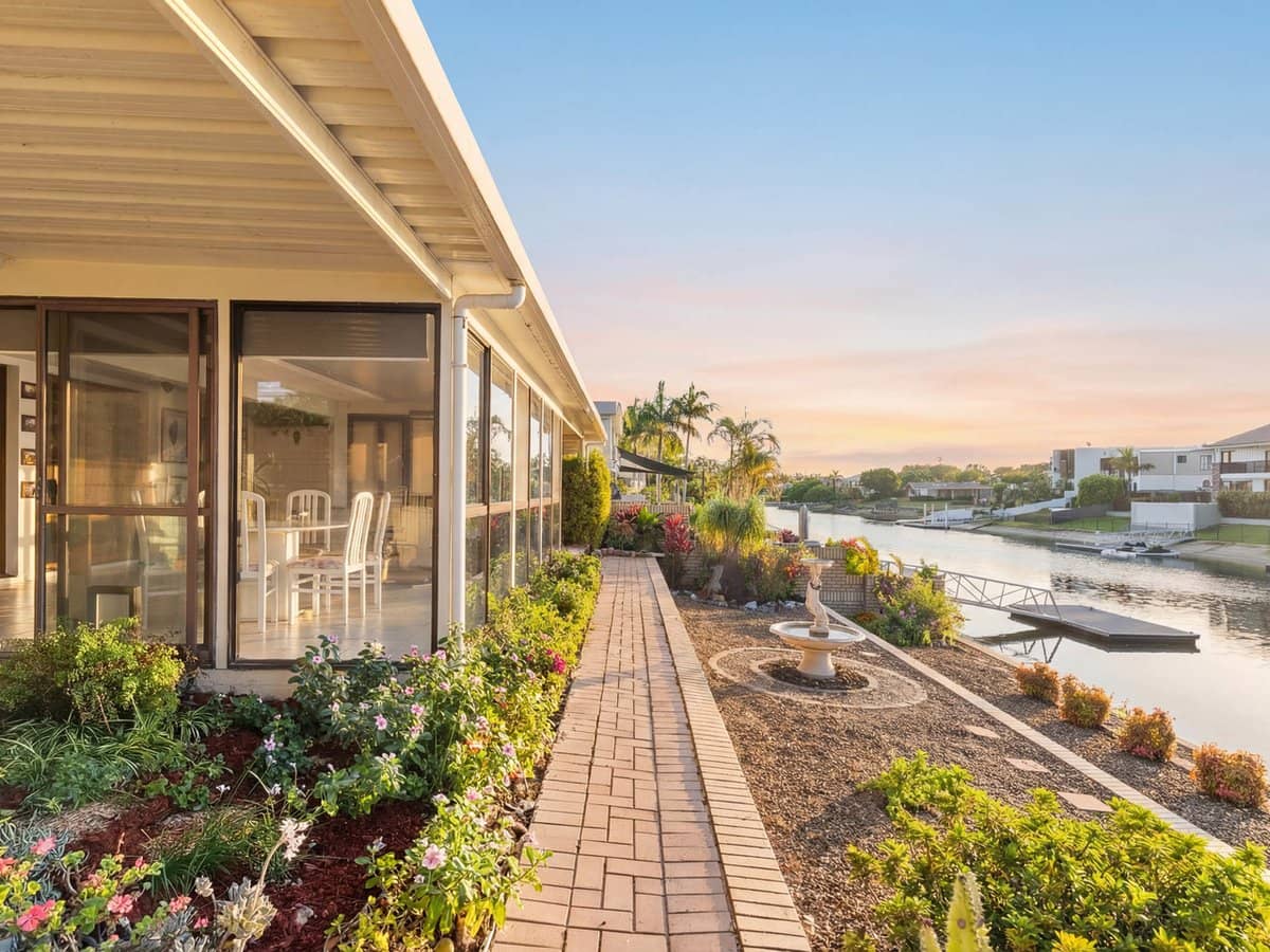 21 Coobowie Street, BROADBEACH WATERS - Thumbnail 5