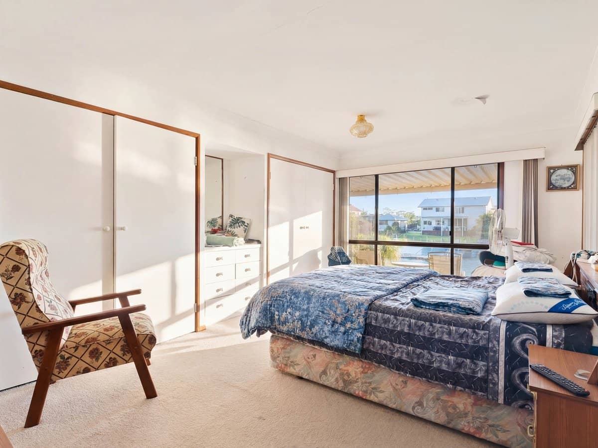 21 Coobowie Street, BROADBEACH WATERS - Thumbnail 11