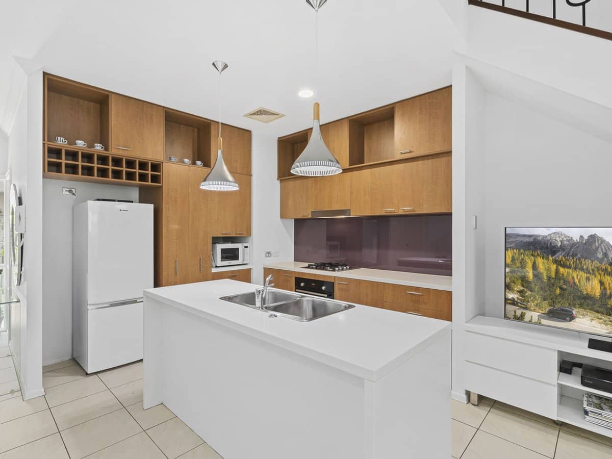 7 Elliott Street, Surfers Paradise - Thumbnail 4