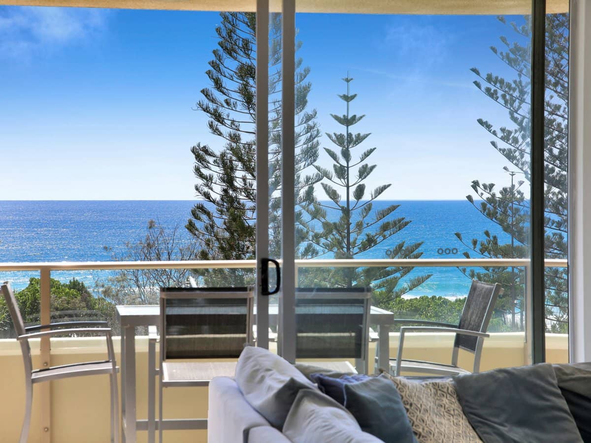 82 The Esplanade, Burleigh Heads - Thumbnail 2