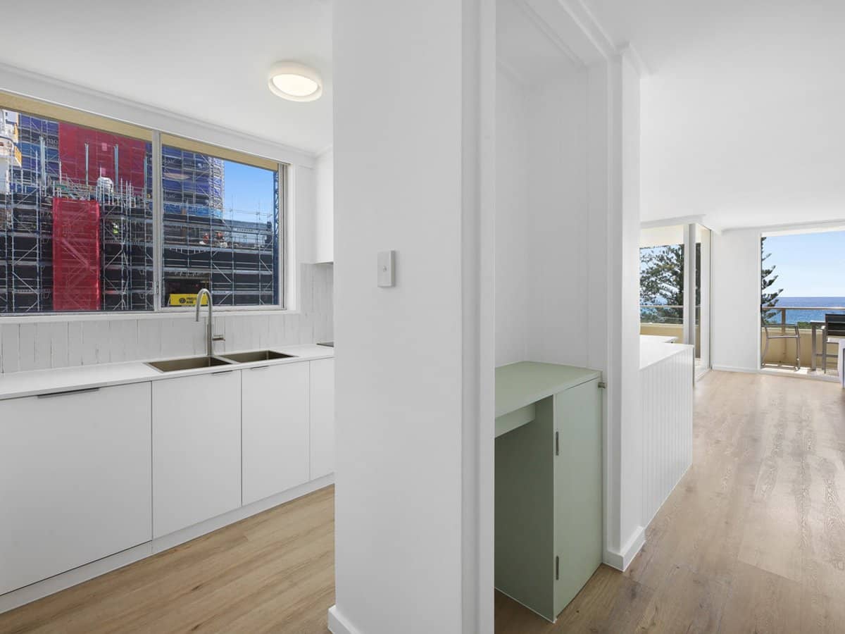 82 The Esplanade, Burleigh Heads - Thumbnail 3