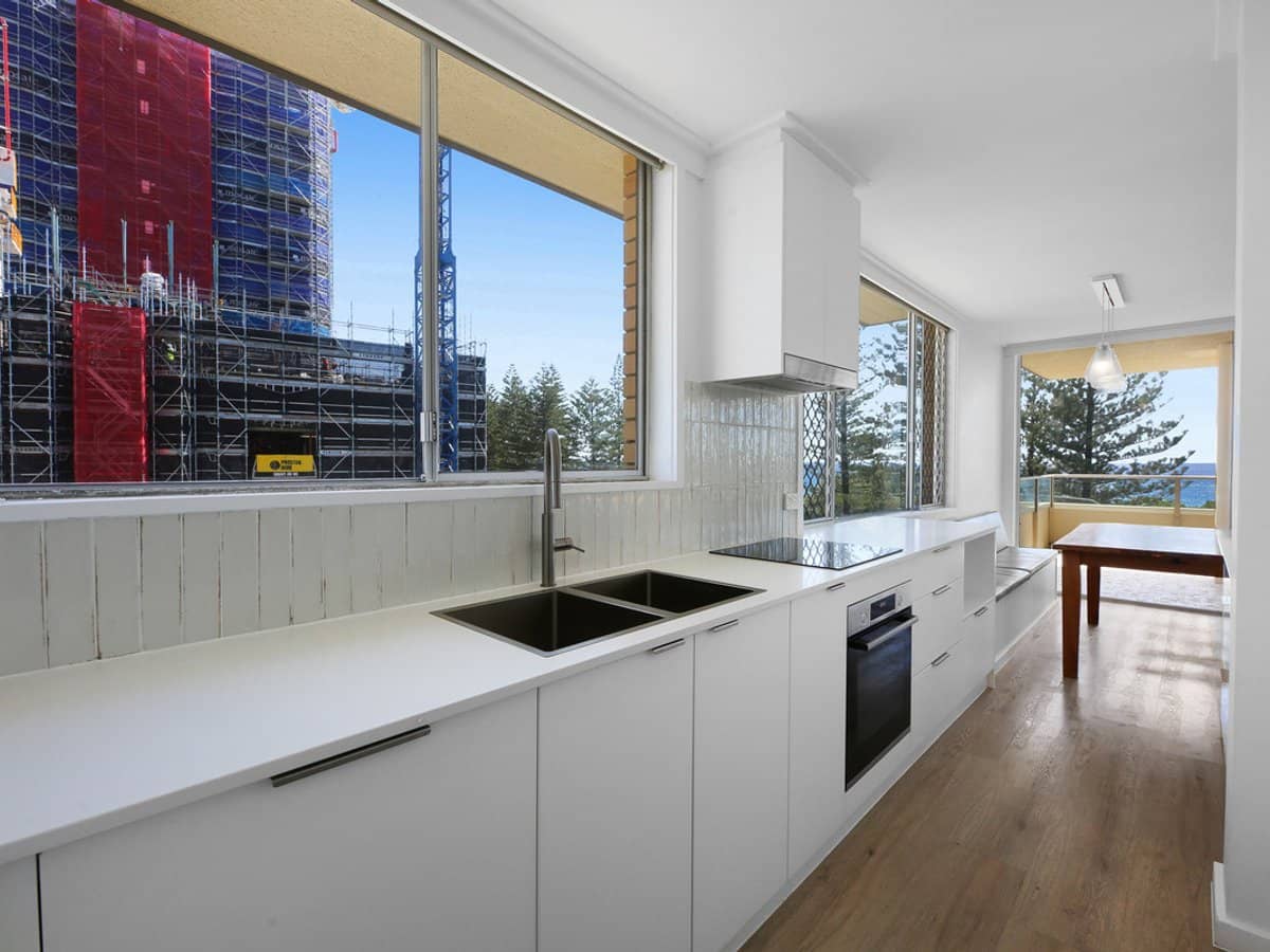 82 The Esplanade, Burleigh Heads - Thumbnail 4