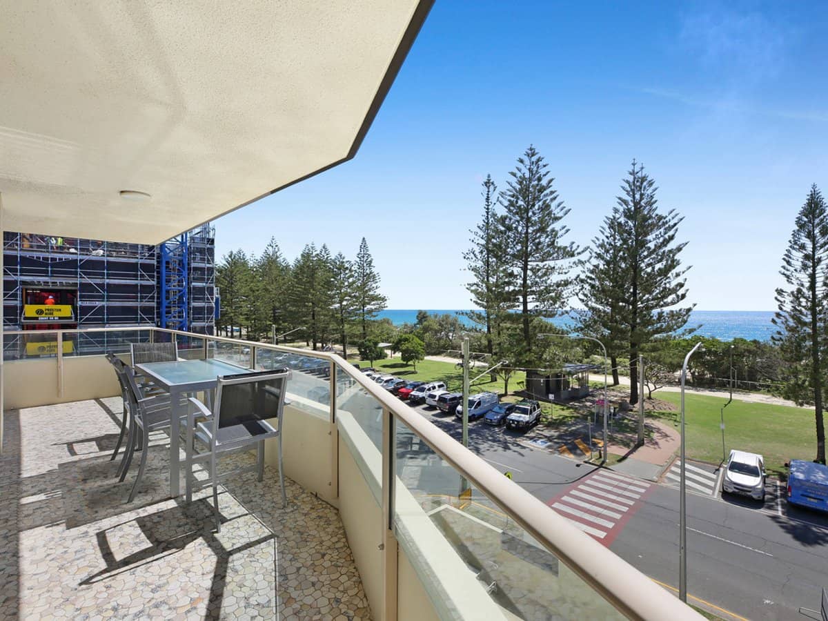 82 The Esplanade, Burleigh Heads - Thumbnail 16