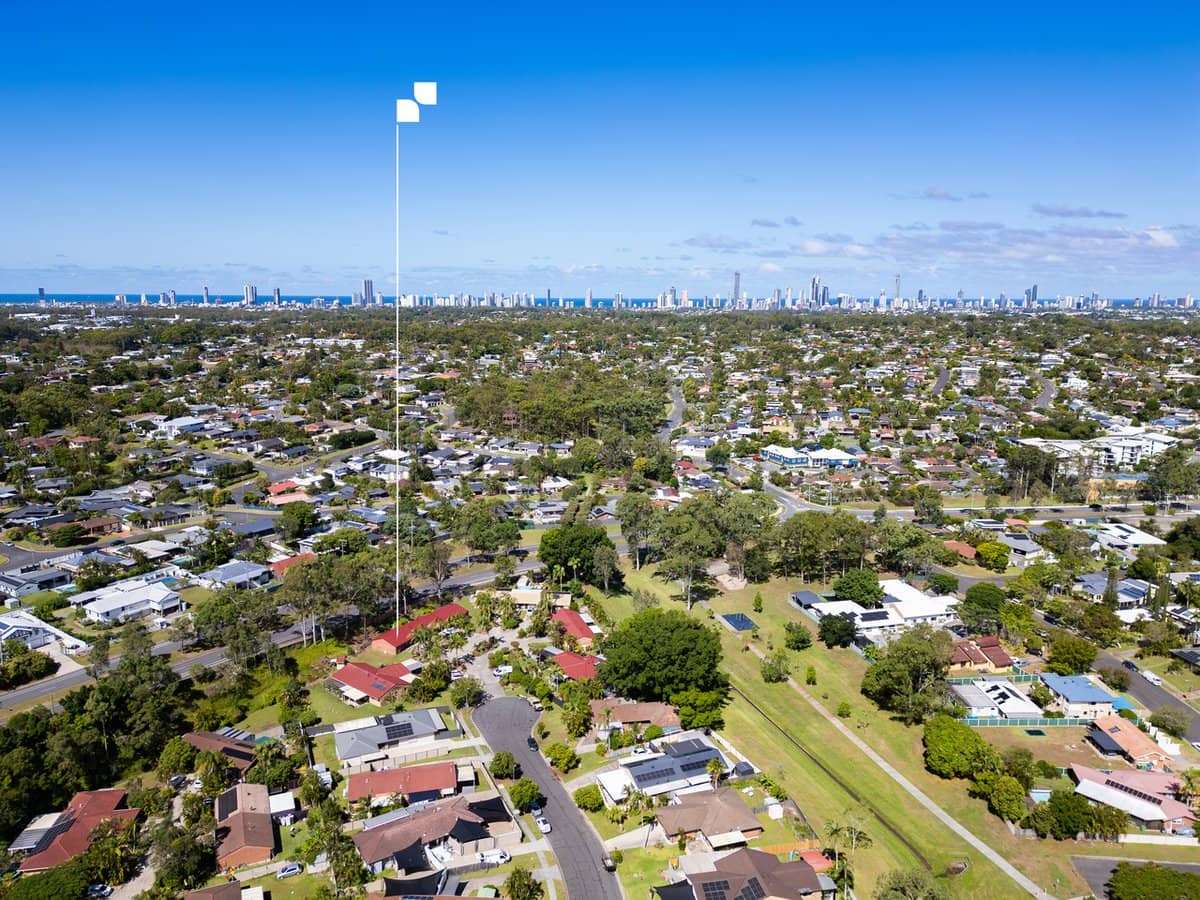 13 Galloway Drive, ASHMORE - Thumbnail 3