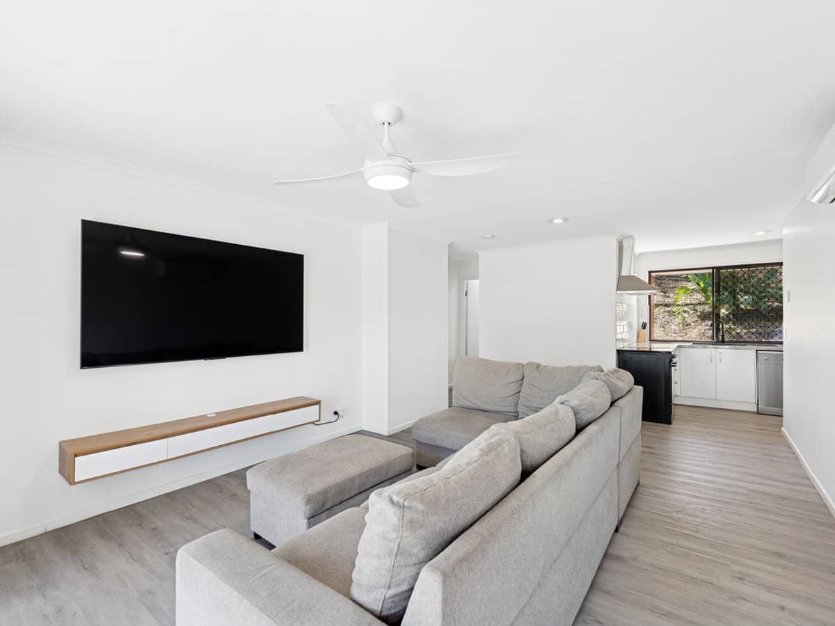 13 Galloway Drive, ASHMORE - Thumbnail 5