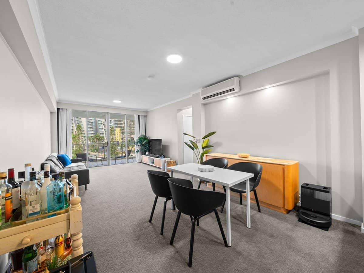 21 Cypress Avenue, Surfers Paradise - Thumbnail 3