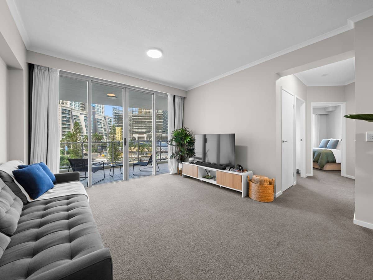 21 Cypress Avenue, Surfers Paradise - Thumbnail 4