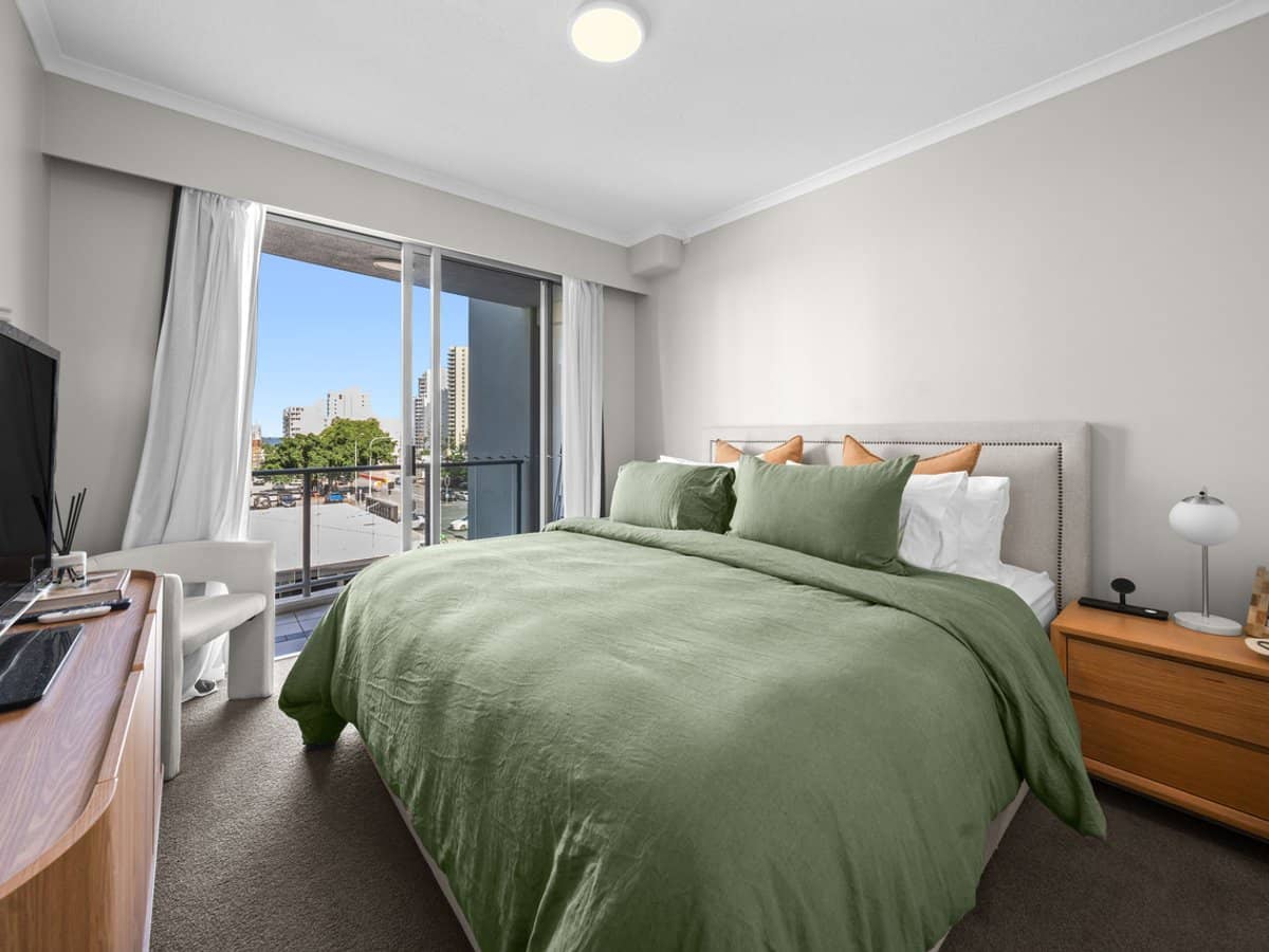 21 Cypress Avenue, Surfers Paradise - Thumbnail 7