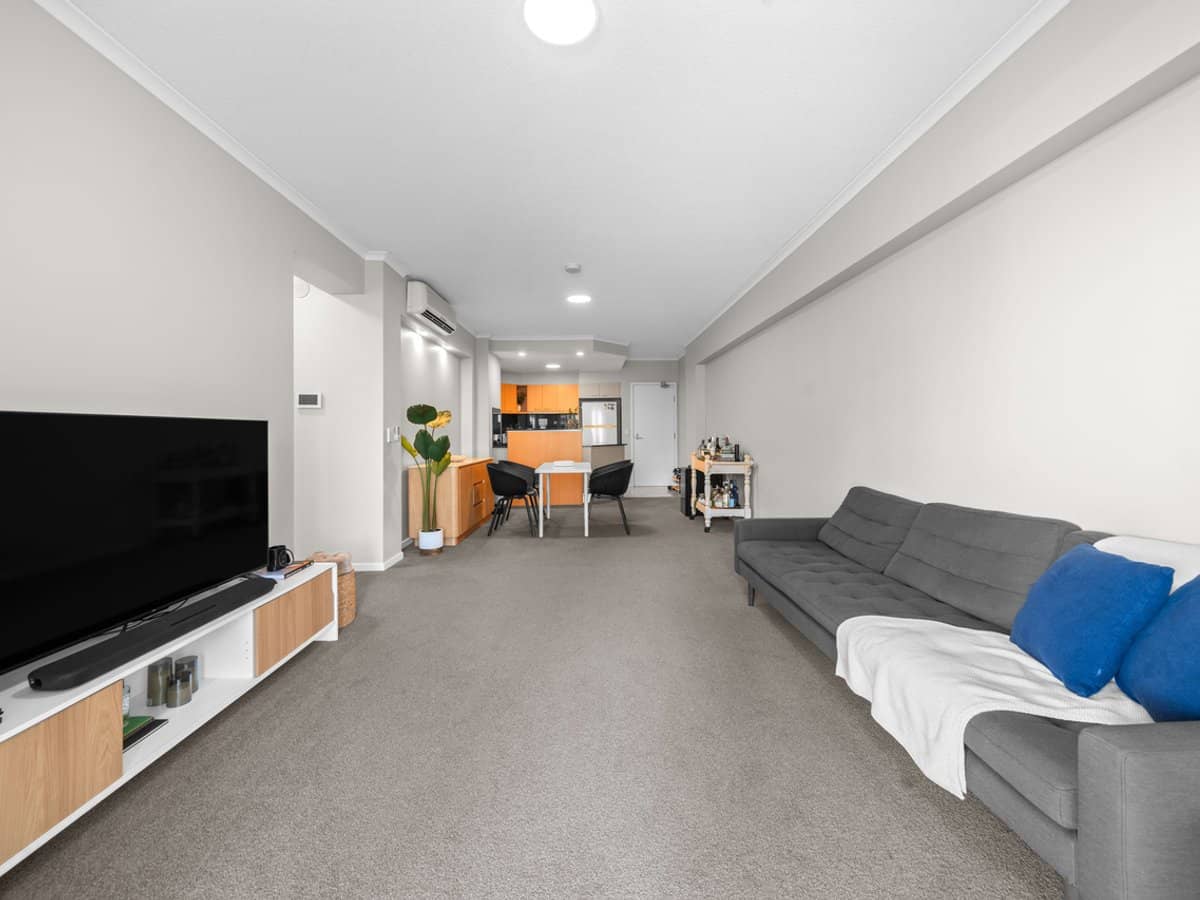 21 Cypress Avenue, Surfers Paradise - Thumbnail 13