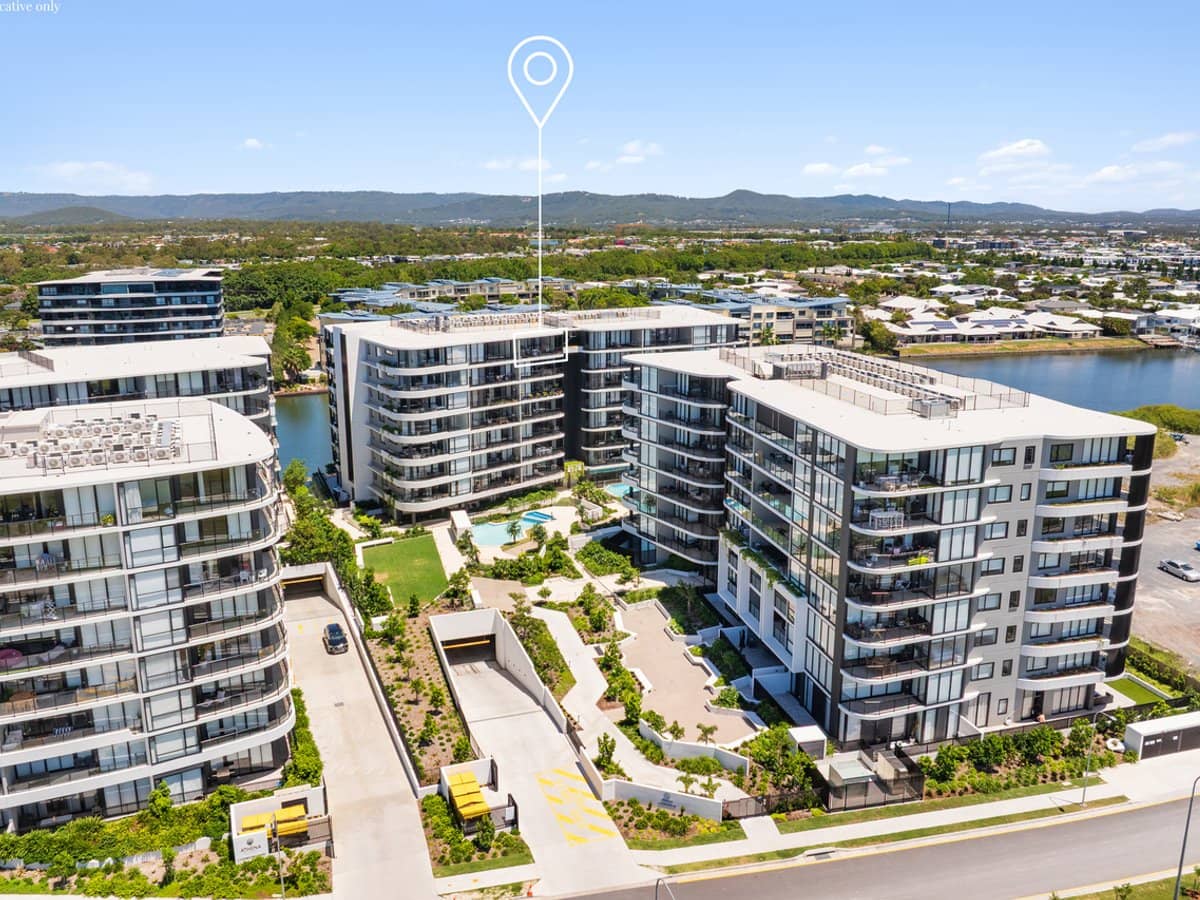 10 Sickle Avenue, HOPE ISLAND - Thumbnail 1