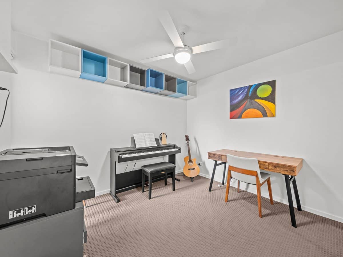 36 Parkland Circuit, PIMPAMA - Thumbnail 8