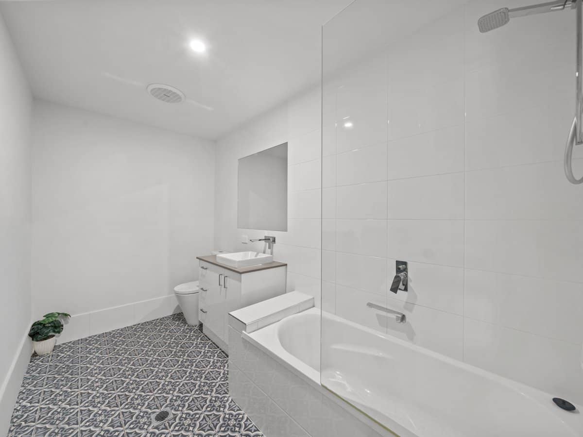 36 Parkland Circuit, PIMPAMA - Thumbnail 11