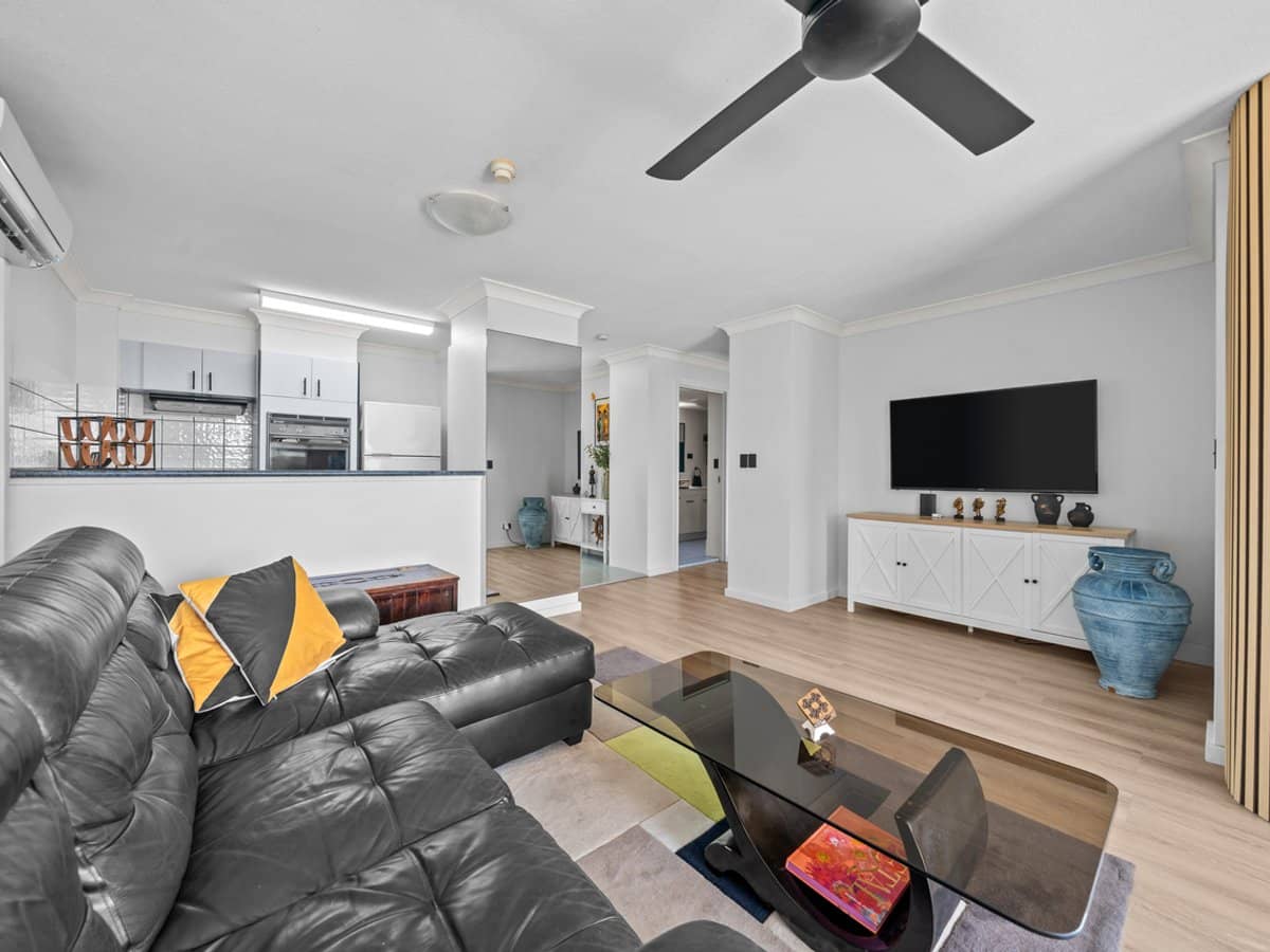 70 Remembrance Drive, SURFERS PARADISE - Thumbnail 5