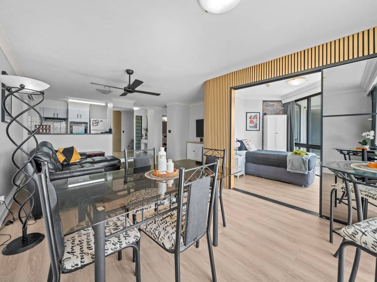 70 Remembrance Drive, SURFERS PARADISE - Thumbnail 8