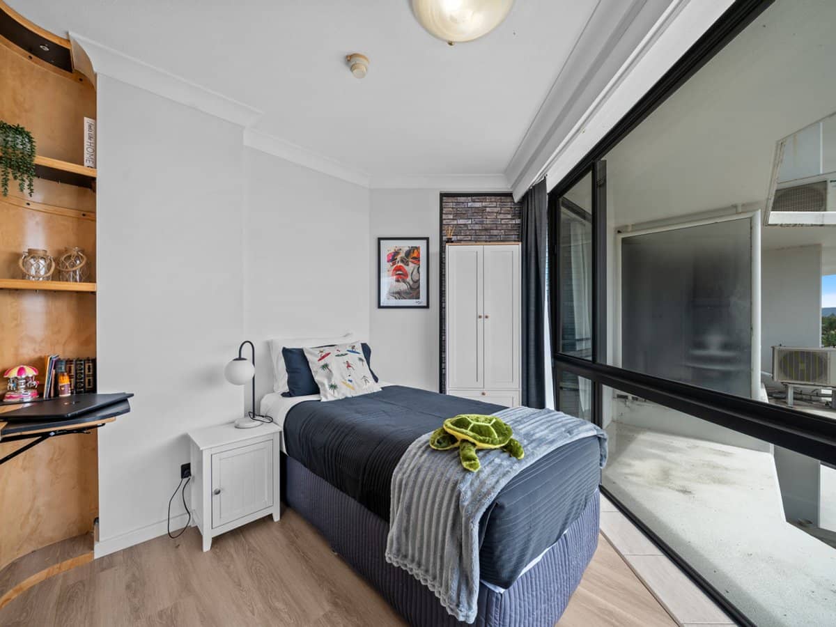 70 Remembrance Drive, SURFERS PARADISE - Thumbnail 11